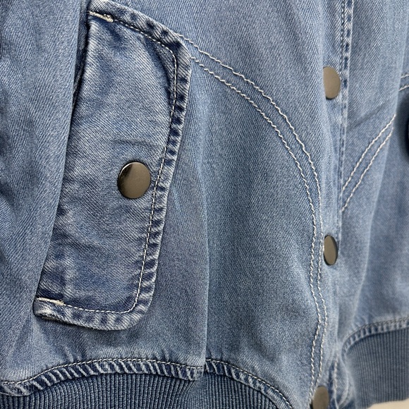 Anthropologie Chambray Light Blue Denim Bomber Jacket Snap Button Women’s Medium - Picture 3 of 14